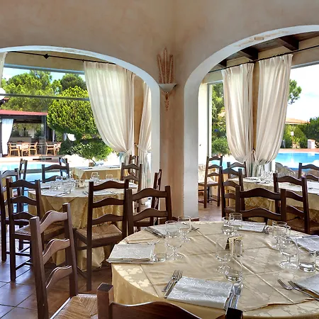 Colonna Du Golf מלון 4*